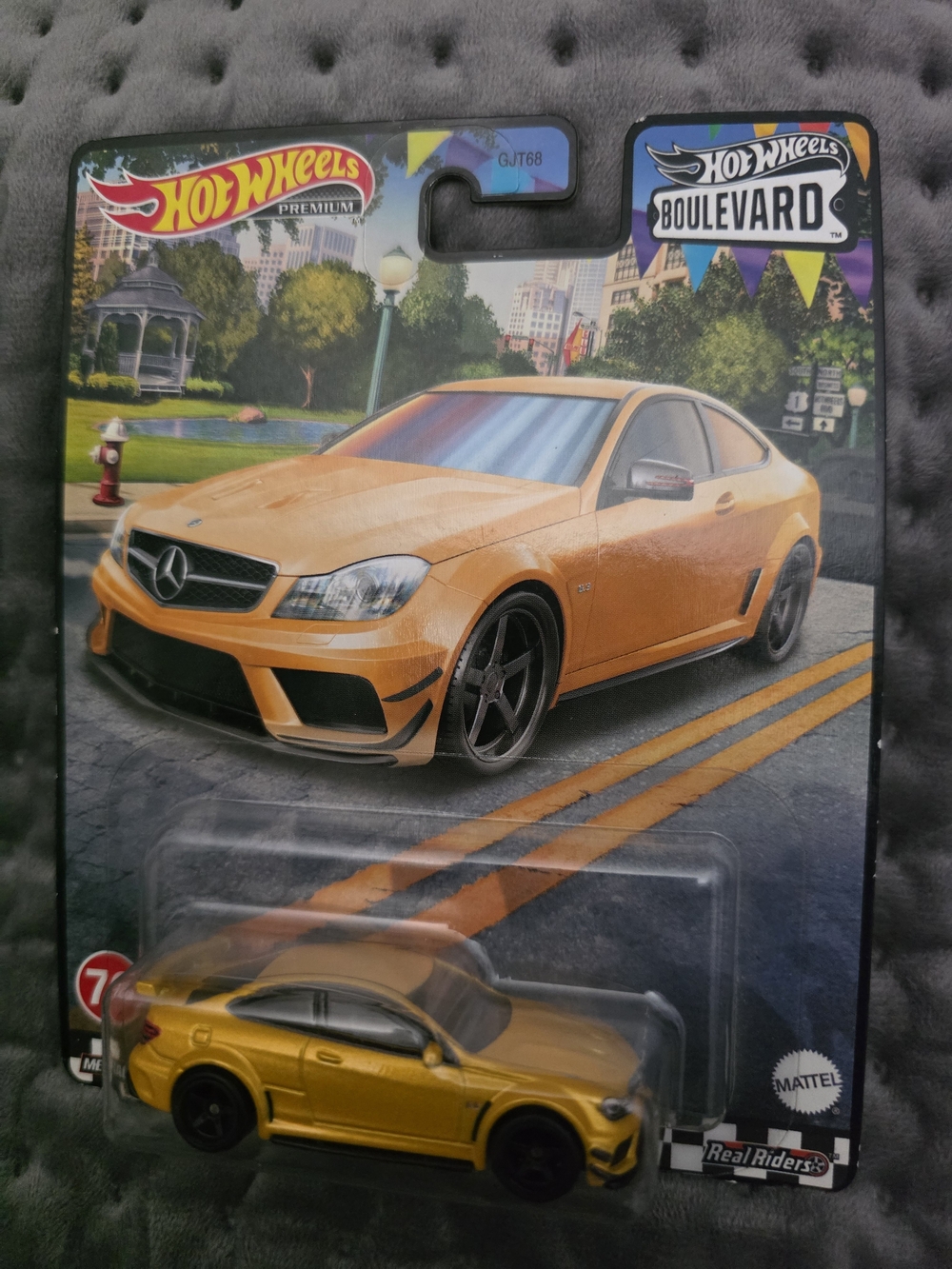 Hot Wheels Boulevard '12 Mercedes-Benz C 63 AMG Couple Gold Black Series Car